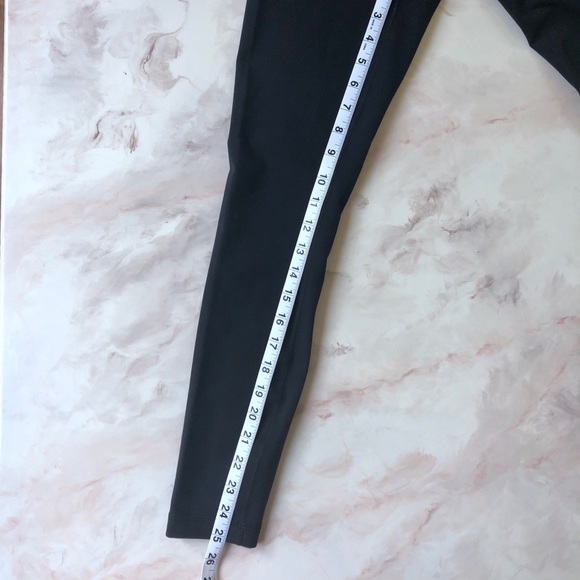 ❤️SOLD❤️Lululemon Black Wunder Under Hi-Rise 25” - Picture 5 of 7